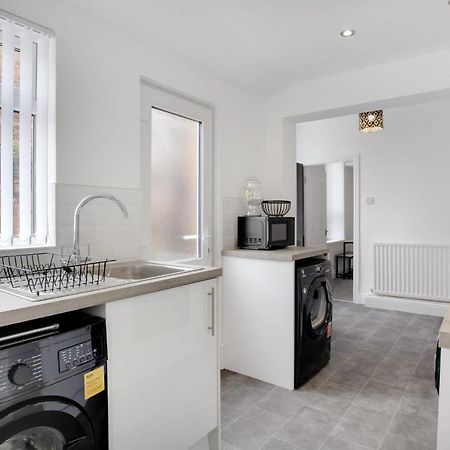 Stunning 4-Bedroom, 2 Bathrooms In Sunderland Sunderland  Zewnętrze zdjęcie