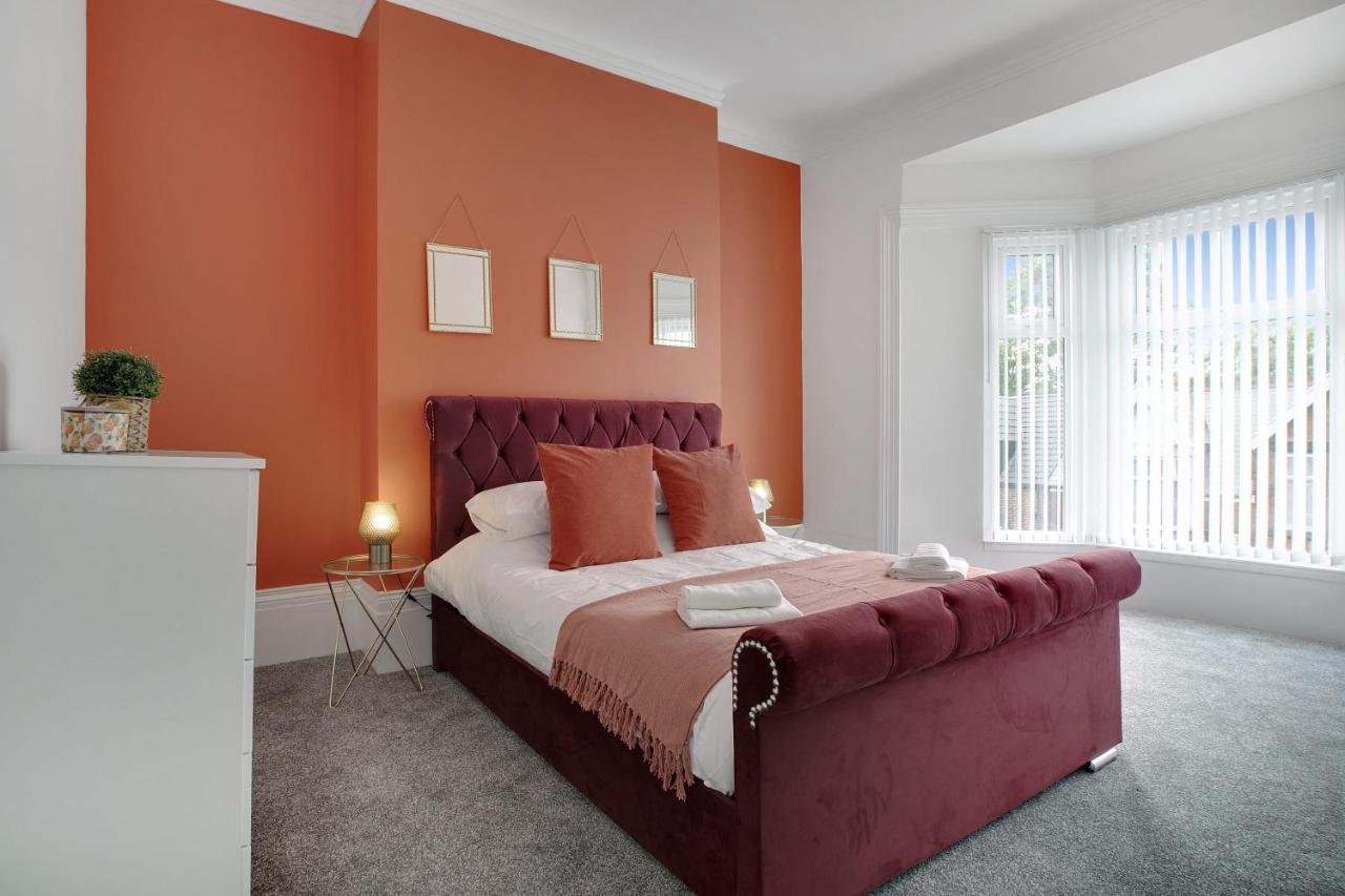 Stunning 4-Bedroom, 2 Bathrooms In Sunderland Sunderland  Zewnętrze zdjęcie