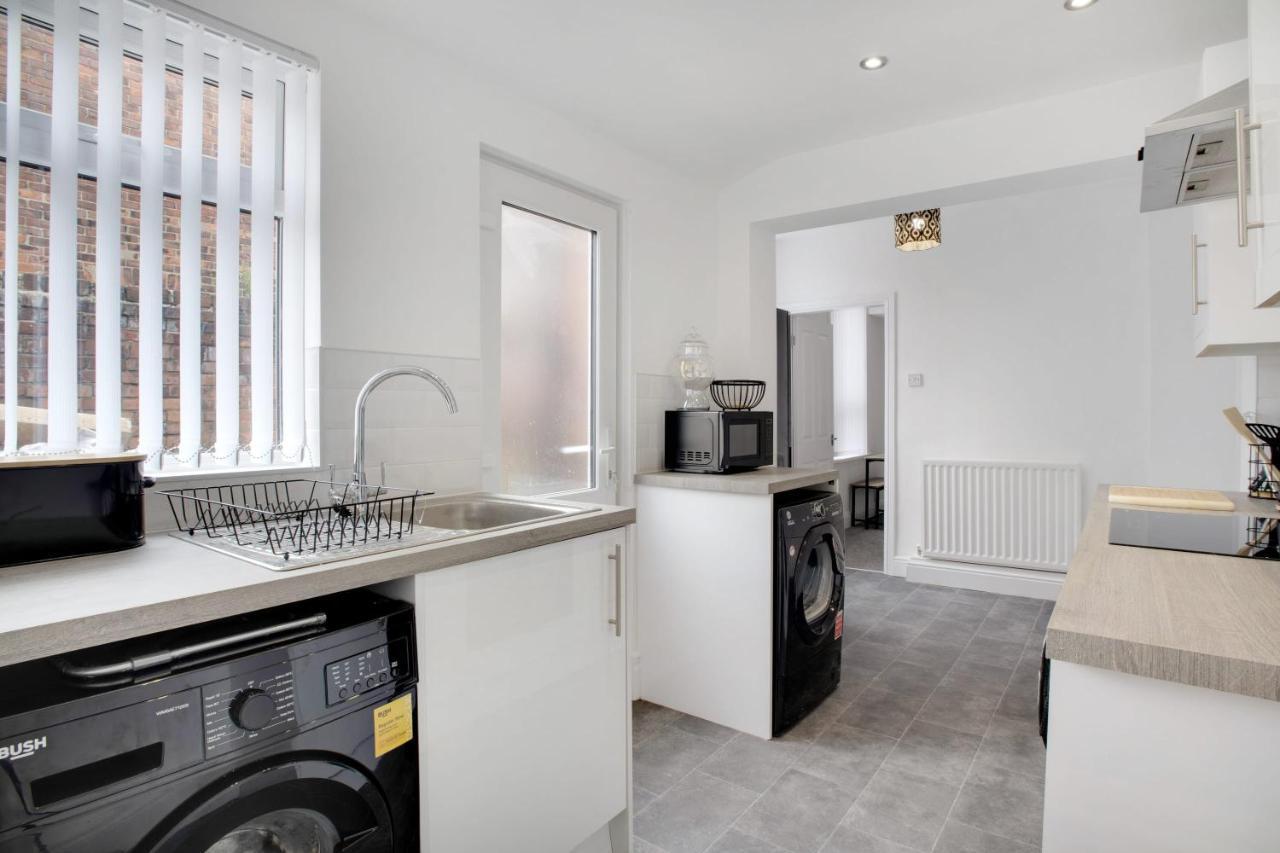 Stunning 4-Bedroom, 2 Bathrooms In Sunderland Sunderland  Zewnętrze zdjęcie