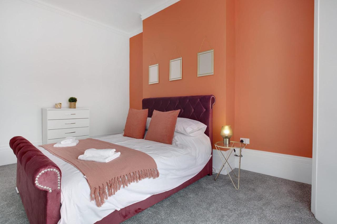 Stunning 4-Bedroom, 2 Bathrooms In Sunderland Sunderland  Zewnętrze zdjęcie